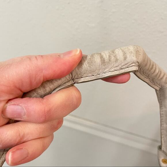 Marc Jacobs Cream Large Hobo Style Handbag Gold Hardware Shoulder Strap - Picture 7 of 12